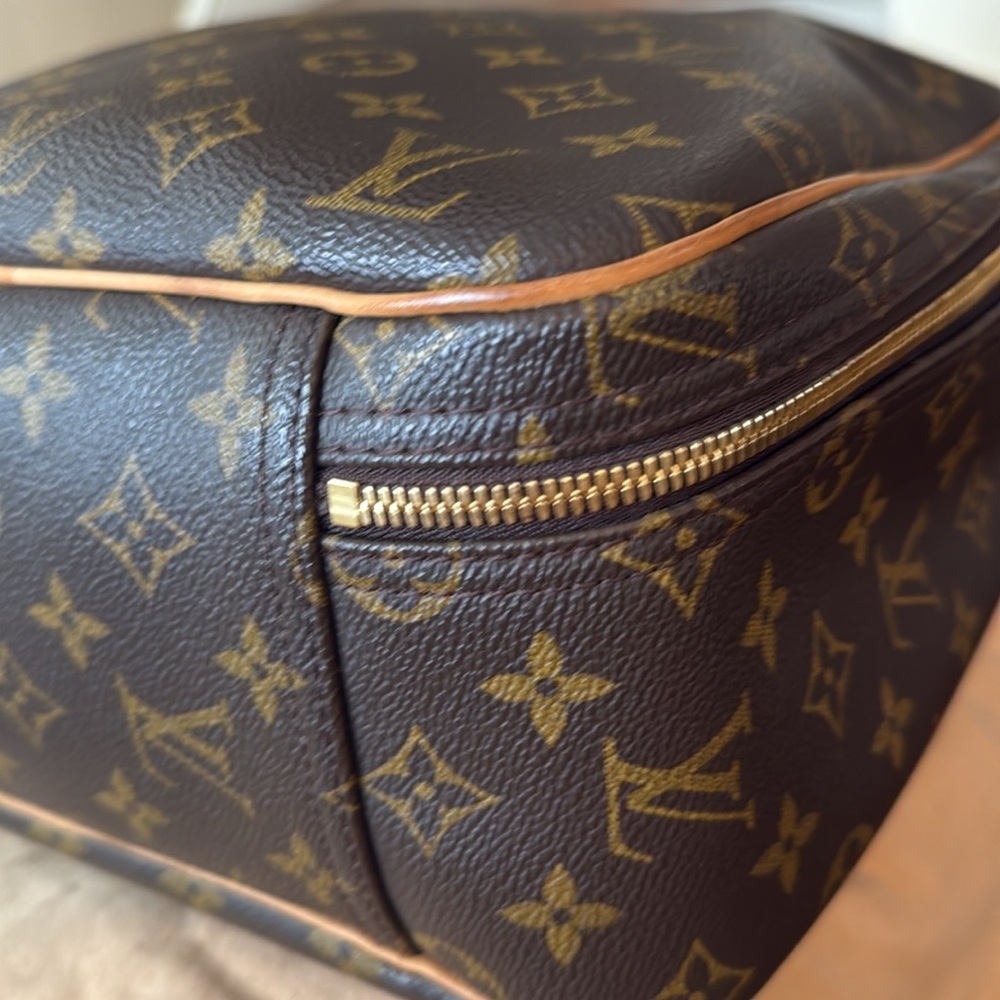 Louis Vuitton monogram excursion - Picture 10 of 17
